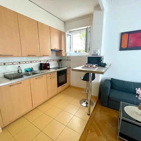 5-minute Walk To The Train Station Apartamento
